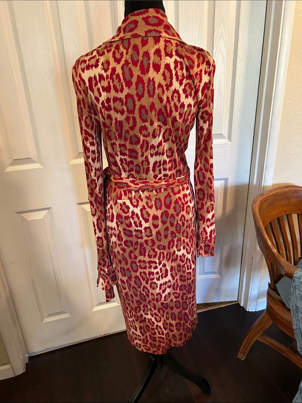 Vintage Diane Von Furstenberg silk wrap  dress size 8 - Picture 2 of 5
